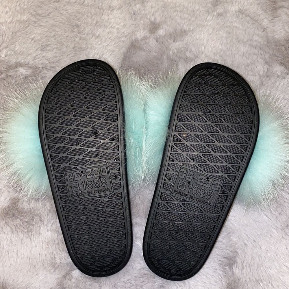 Sold 💕FOX FUR SLIDES - Picture 3 of 4